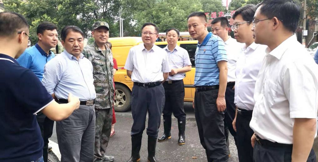 龚文密,刘事青指挥调度双清区抗洪救灾工作