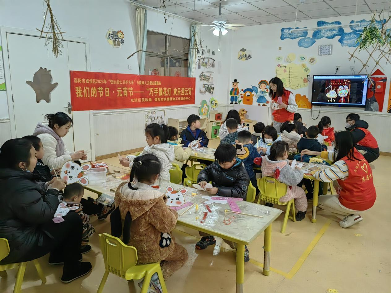 双清区：巧手做花灯 欢乐迎元宵_邵阳头条网