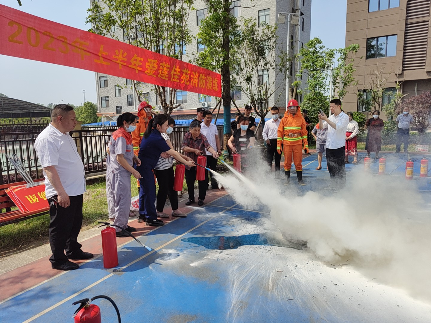 双清区消防救援大队深入物业服务企业开展消防安全培训演练_邵阳头条网