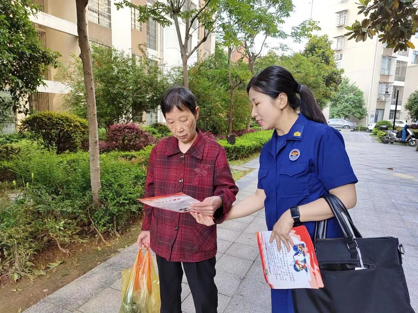 消防宣传进小区筑牢高层安全网_邵商网