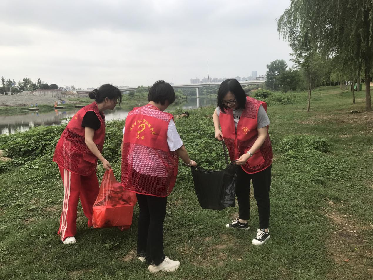双清区行政审批服务局开展“保护母亲河”志愿活动_邵阳头条网