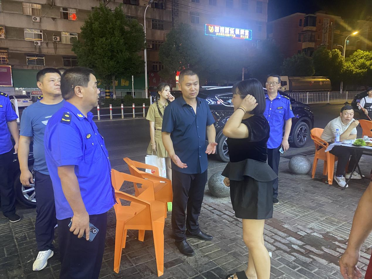 区领导到夜市经济调研 助力营商环境再优化_邵阳头条网