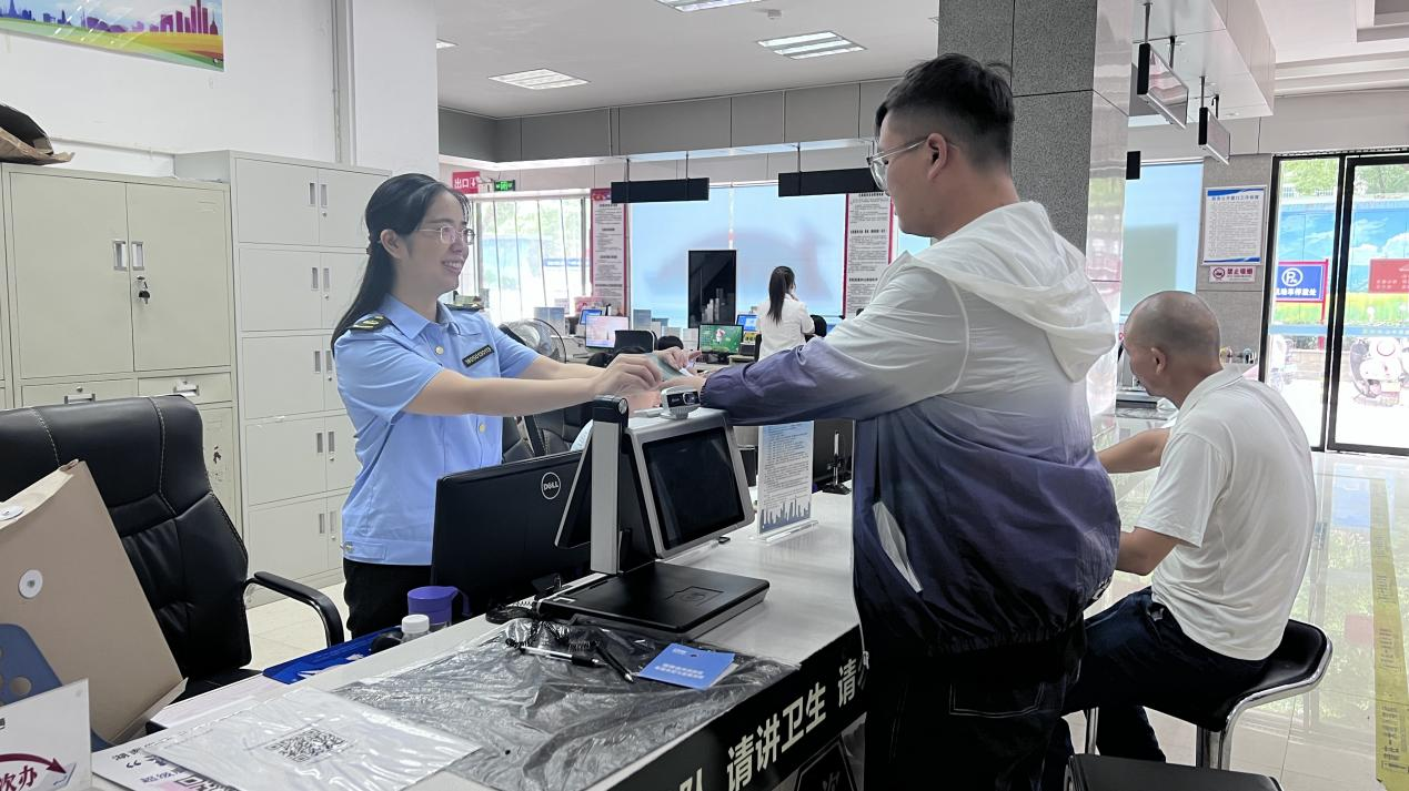首批特种设备安全管理和作业人员证在双清区市场监督管理局正式发放_邵阳头条网
