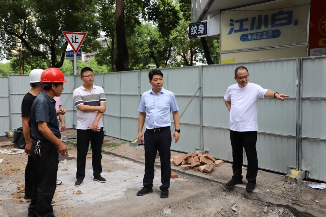 区领导带队调研双清区老旧小区改造工作_邵阳头条网