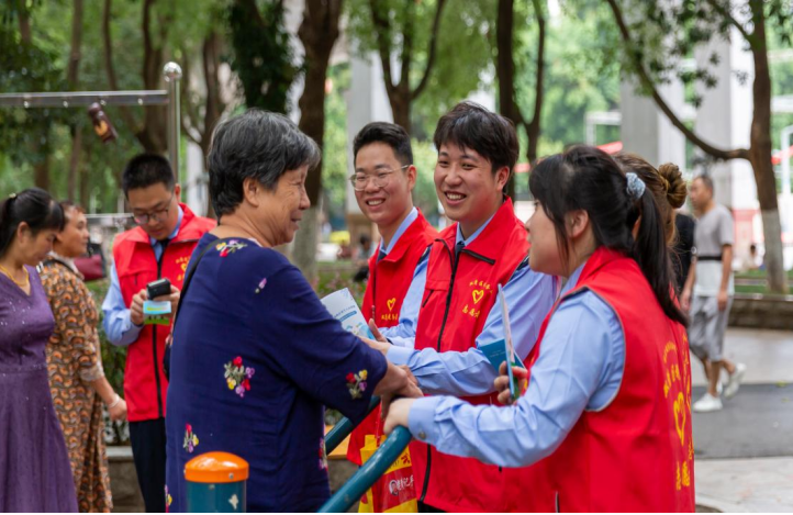 双清税务：税宣进公园 汇聚“清合力”_邵阳头条网