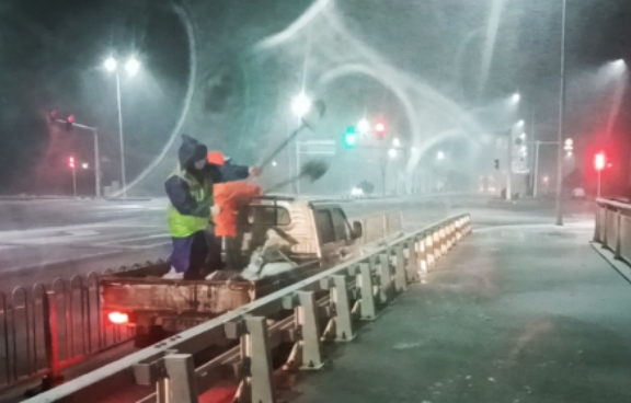 双清城管：与瑞雪共舞 护城市平安_邵阳头条网