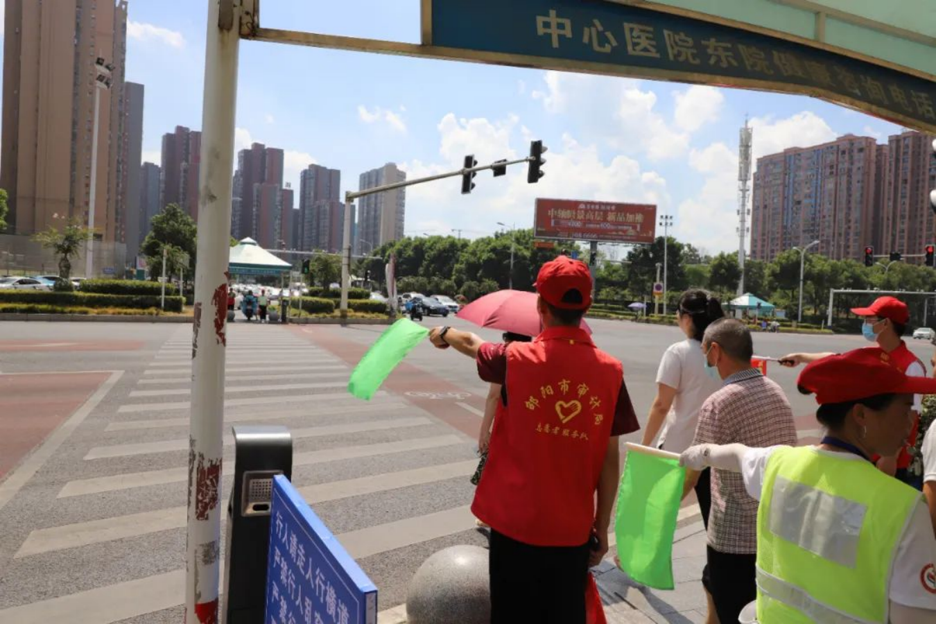 邵阳双清|一抹抹“志愿红”在街头巷尾流动_邵阳头条网
