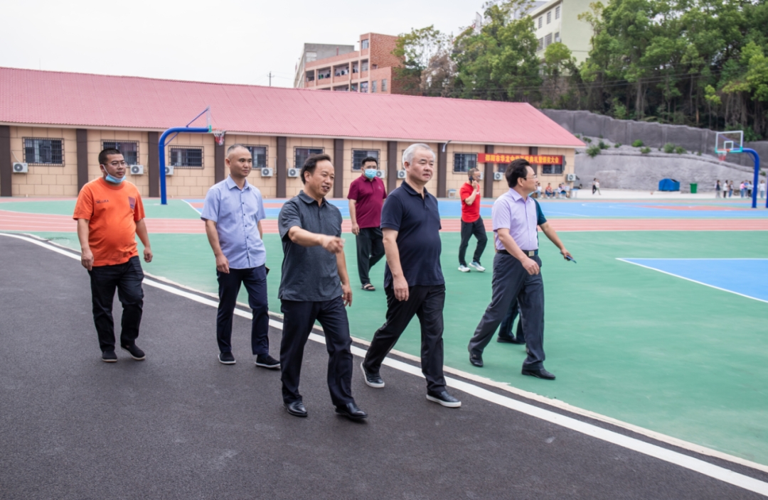 蒋伟到邵阳市华龙中学调研_邵阳头条网