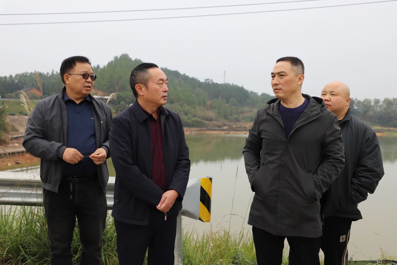 区委书记赵逢春到高崇山镇、爱莲街道开展巡田、巡林、巡河工作_邵阳头条网