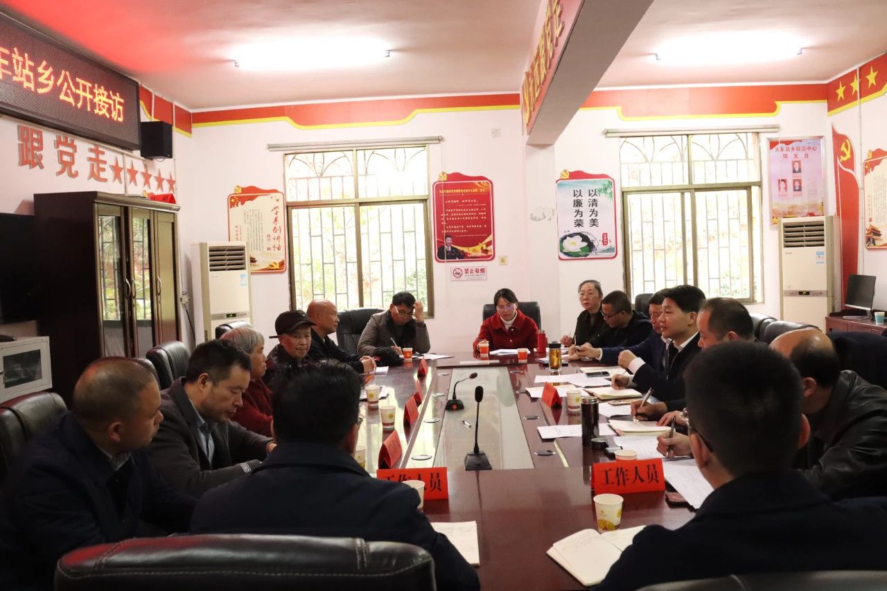 区领导在火车站乡接访 排解群众烦心事_邵阳头条网