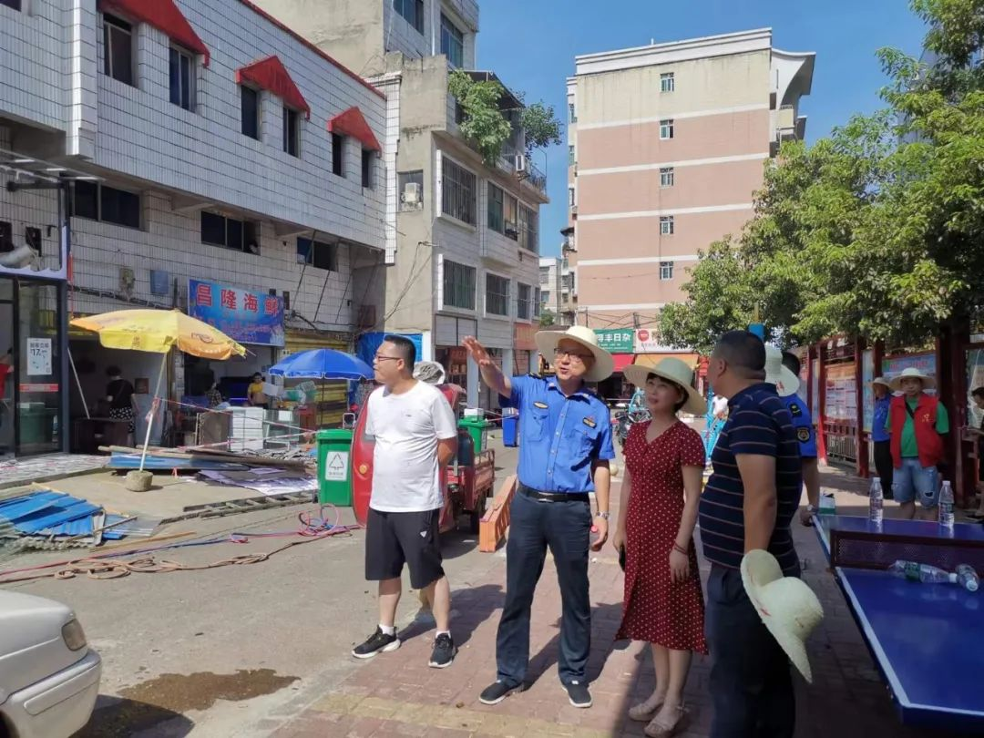 自建房安全专项整治|双清区在得丰市场开展拆违治乱行动_邵阳头条网