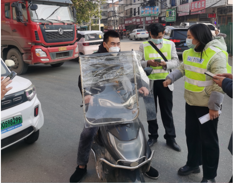 高崇山镇积极开展交通安全劝导助力春运_邵阳头条网