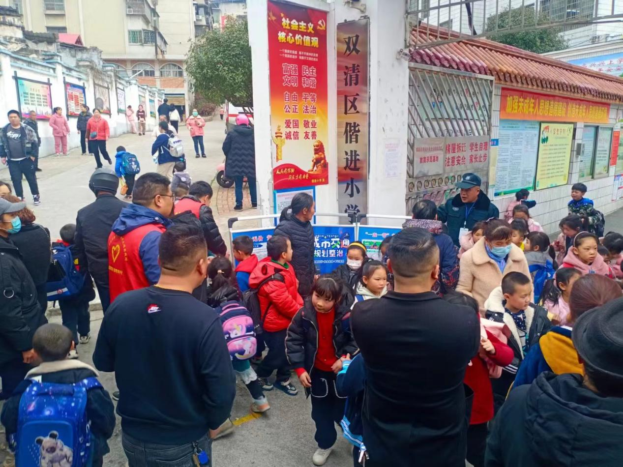 创文进行时|东风路街道开展“倡导文明交通意识，营造校园安全环境”主题宣传教育整治活动_邵阳头条网