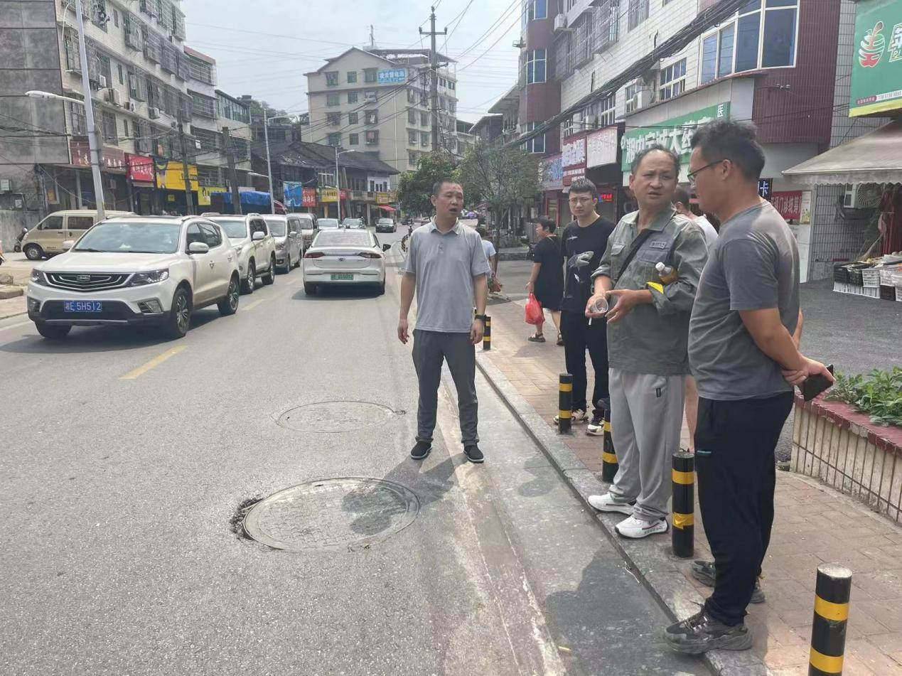 龙须塘街道：井盖异响恼民心 及时维修解民忧_邵阳头条网
