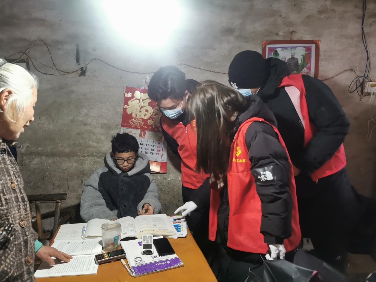火车站乡红旗社区2024年寒假大学生“返家乡”社会实践活动启动_邵阳头条网