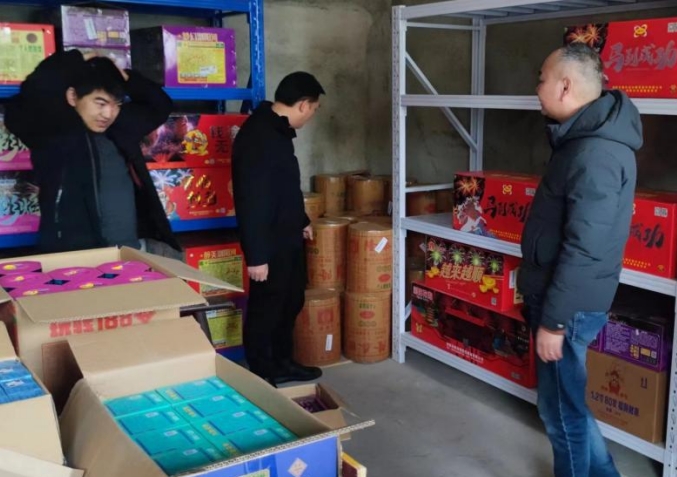 高崇山镇开展岁末年初烟花爆竹“打非治违”专项行动_邵阳头条网