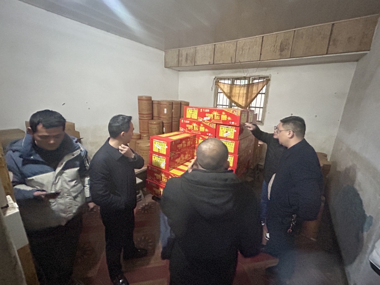 双清区滨江街道从严排查整治安全隐患， 捣毁一非法销售储存烟花爆竹窝点_邵阳头条网