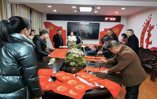 双清区行政审批服务局“新春送福， 墨香暖人心”(图2)