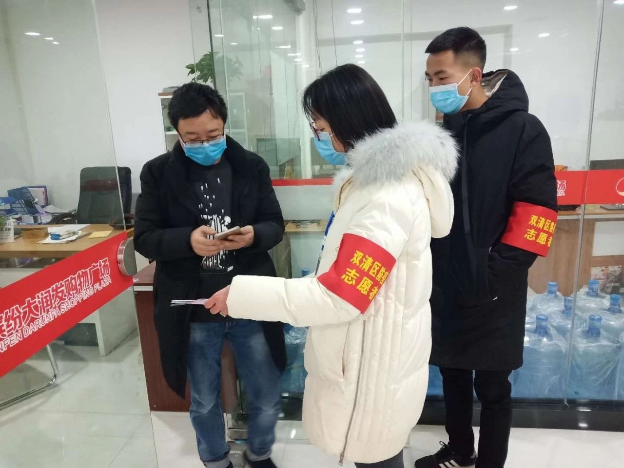 全市第一支文明实践疫情防控志愿队擂响战鼓(图2)