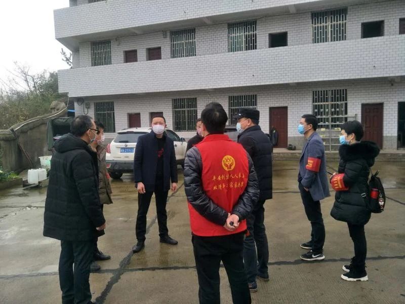 双清区发改局党员干部下沉社区勠力抗疫(图1)