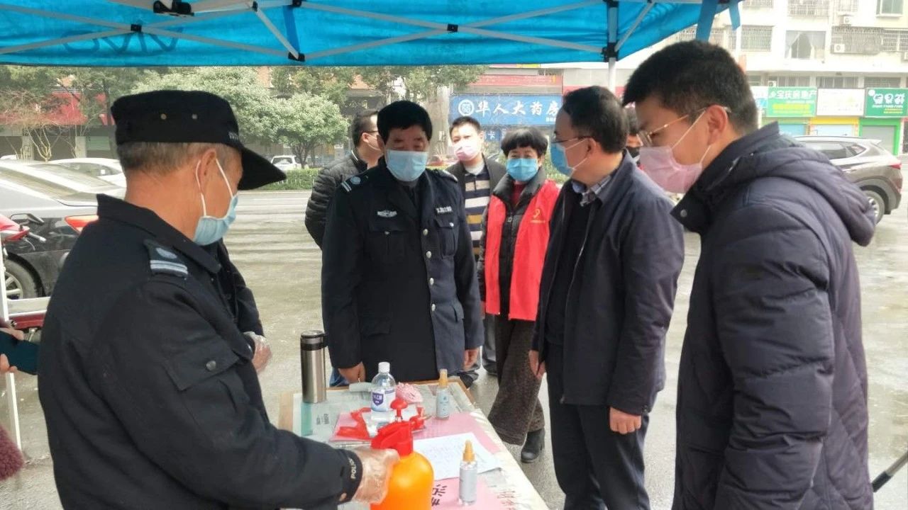 政协机关下沉社区真情开展疫情防控(图2)