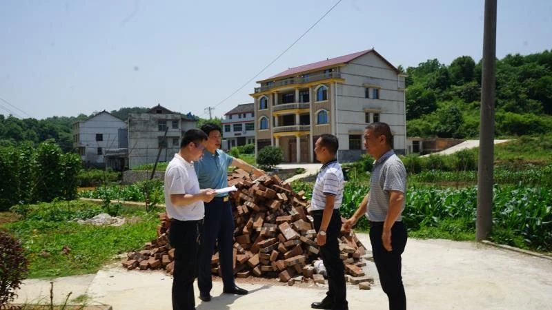 如何破解农村建房难建房乱?区人大深入一线找良方(图2)