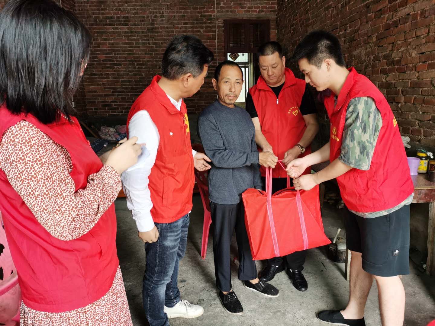 双清区开展第三十次全国助残日系列活动(图2)