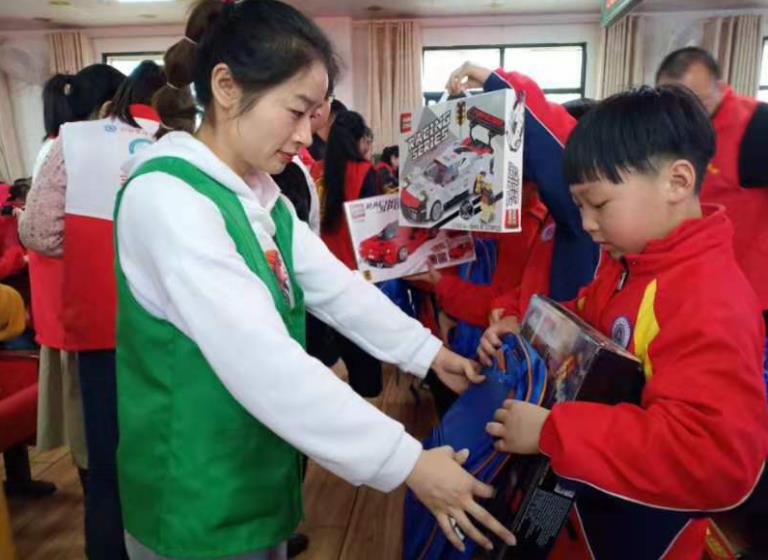 真情呵护 托举希望――邵阳市和谐社工中心开展关爱困境留守儿童活动(图2)
