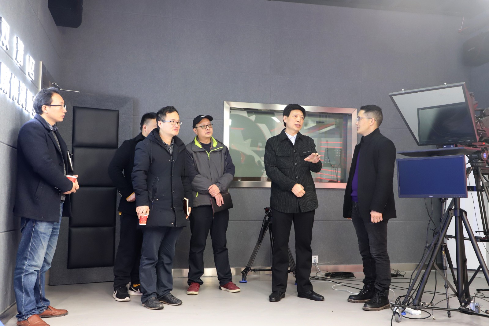 刘文伟调研区融媒体中心工作(图1)