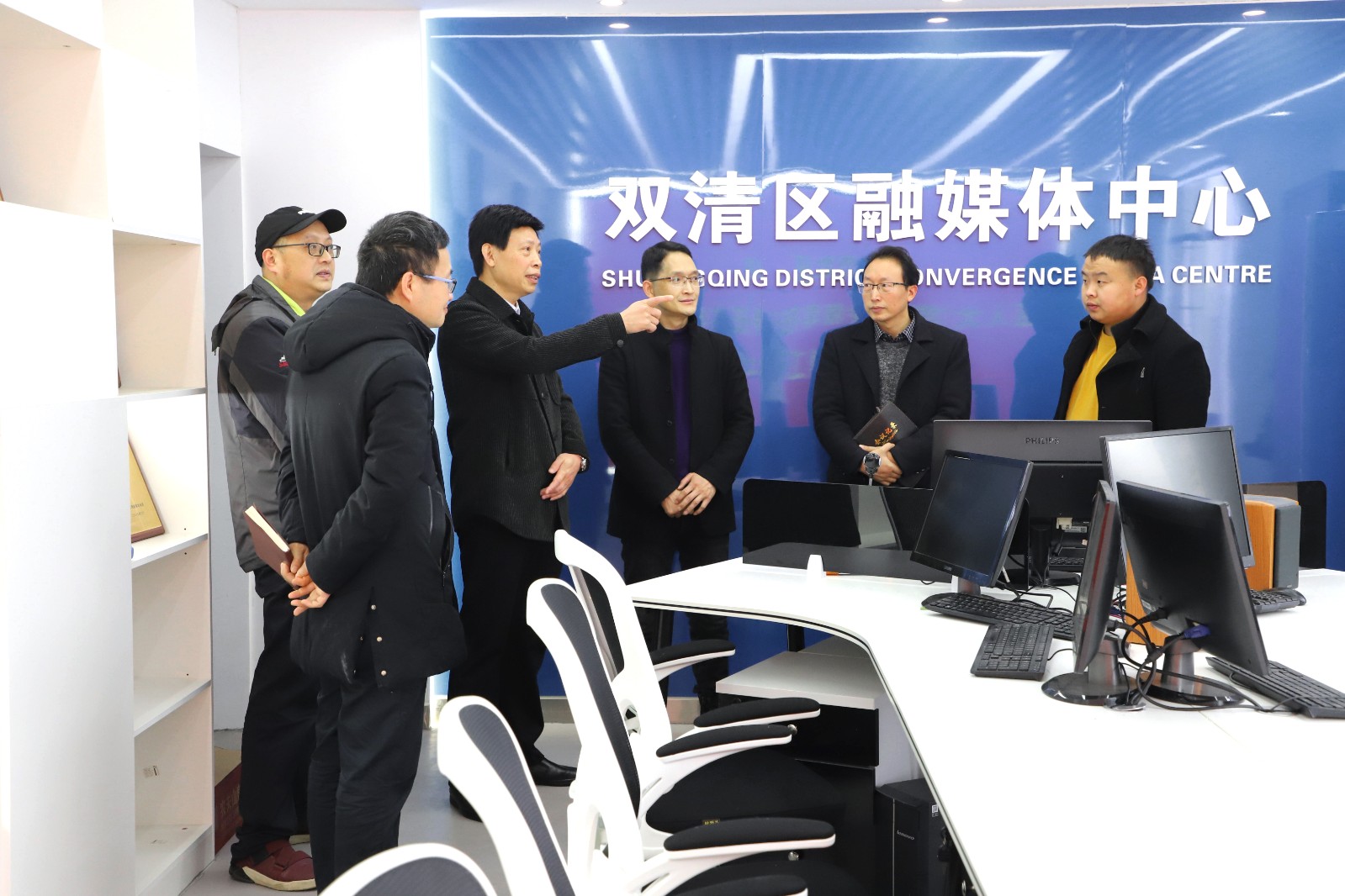 刘文伟调研区融媒体中心工作(图2)