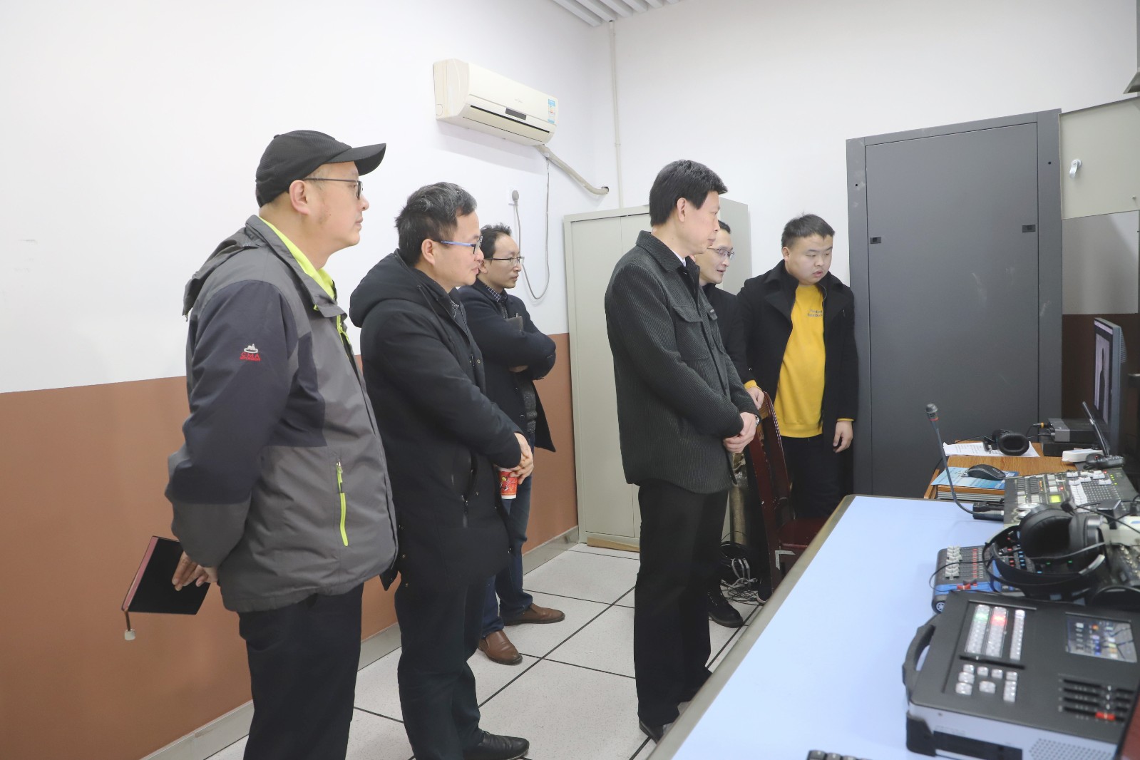 刘文伟调研区融媒体中心工作(图3)
