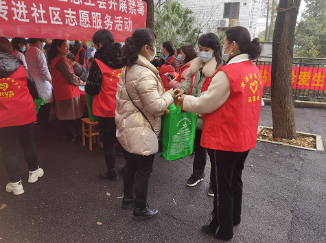 区总工会：扎实开展法治宣传和禁毒教育志愿服务活动(图2)