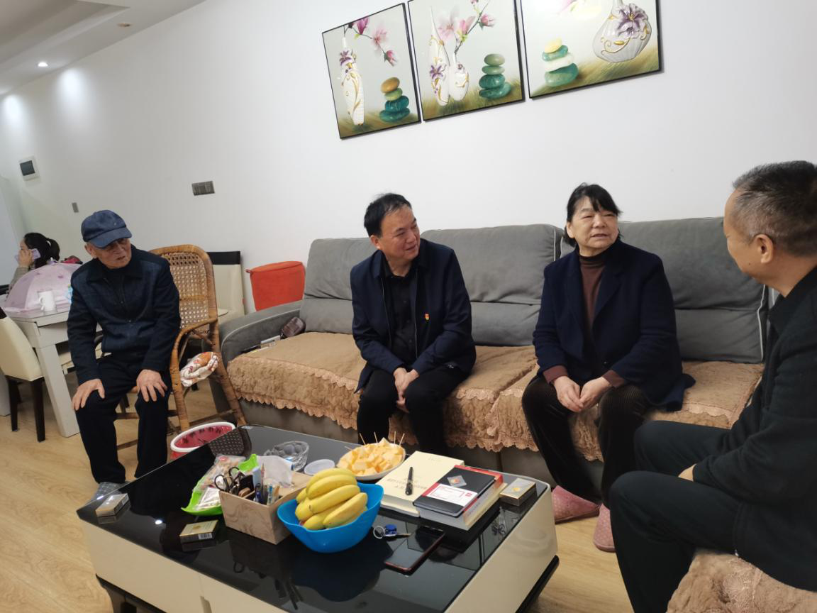 双清区农业农村局开展 “送书上门共学党史”活动(图1)
