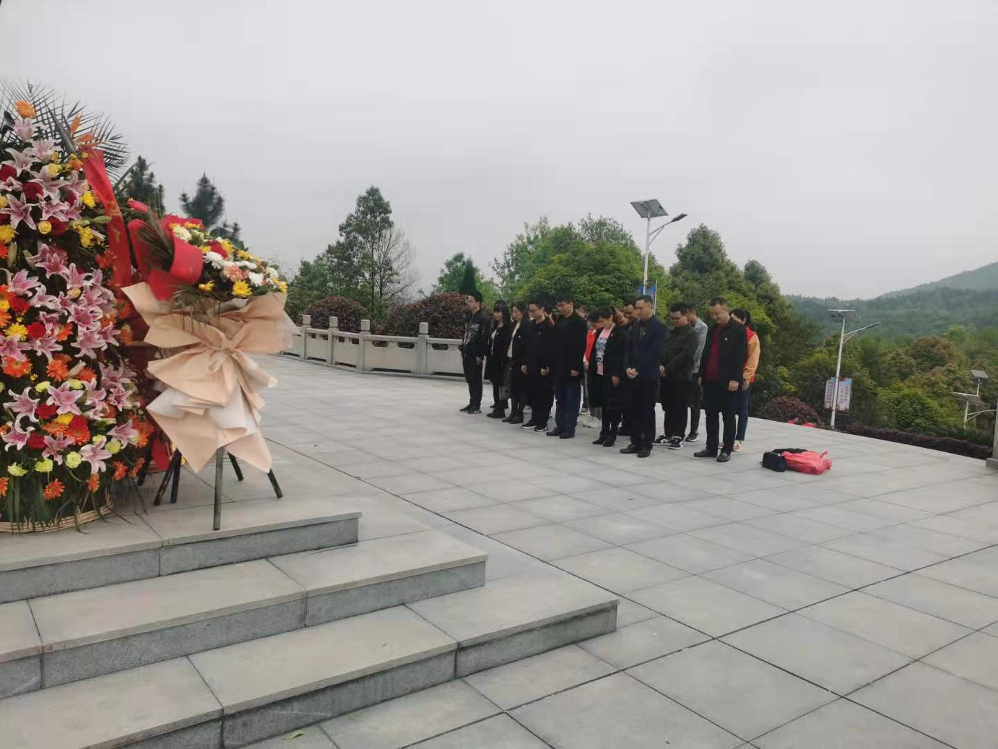 双清区人社局开展“祭祀革命先烈、传承革命精神”主题活动(图4)