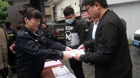 开展消防演练 筑牢安全防线(图1)