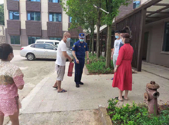 双清区消防救援大队深入养老院开展消防安全专项检查(图1)