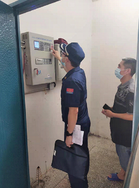 双清区消防救援大队深入养老院开展消防安全专项检查(图2)