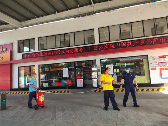 双清区消防救援大队开展高温天气加油站消防安全专项检查(图2)