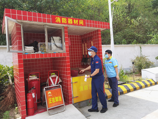 双清区消防救援大队开展高温天气加油站消防安全专项检查(图1)