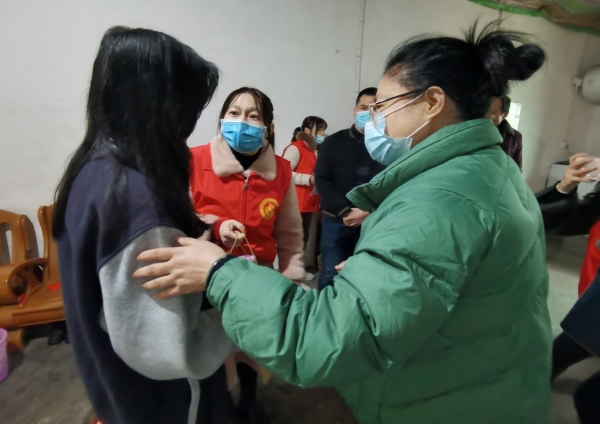 双清区民政局：爱心护蕾传递真情关怀(图2)