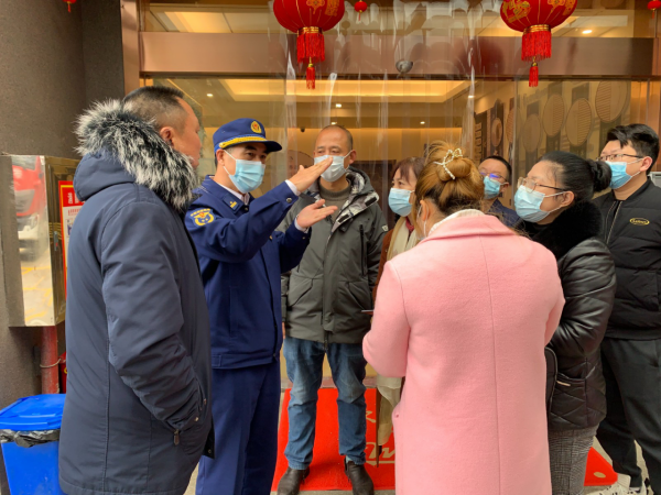 邵阳市消防救援支队副支队长雷志勇带队开展养老医疗机构消防安全专项检查行动(图2)