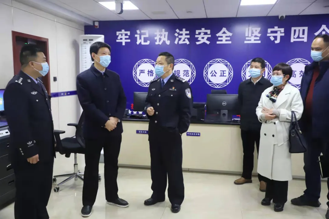 双清区人大常委会调研组调研公安工作(图1)