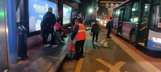 双清城管：开展夜间市容秩序和环境卫生集中整治行动(图3)