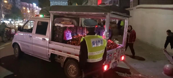 双清城管：开展夜间市容秩序和环境卫生集中整治行动(图4)