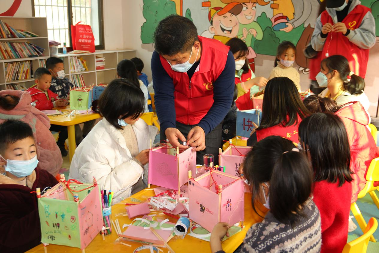 双清区民政局：“小巧手 大智慧”关爱青少年玩转手工寒假(图1)