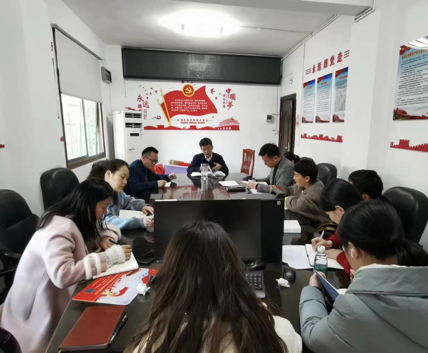 双清区审计局召开党组扩大会议深入学习全国两会精神(图1)