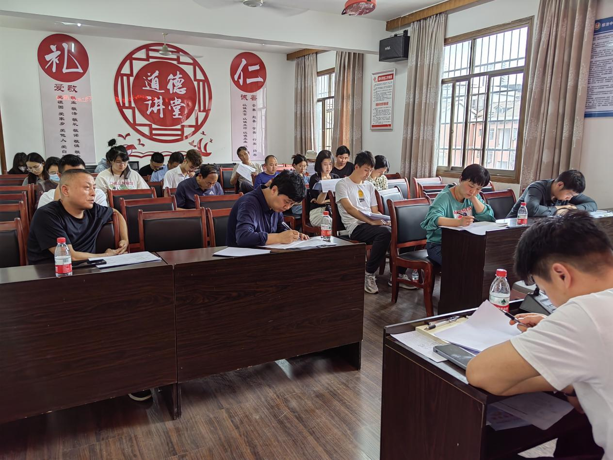 双清区行政审批服务局召开政务营商环境工作调度会(图1)