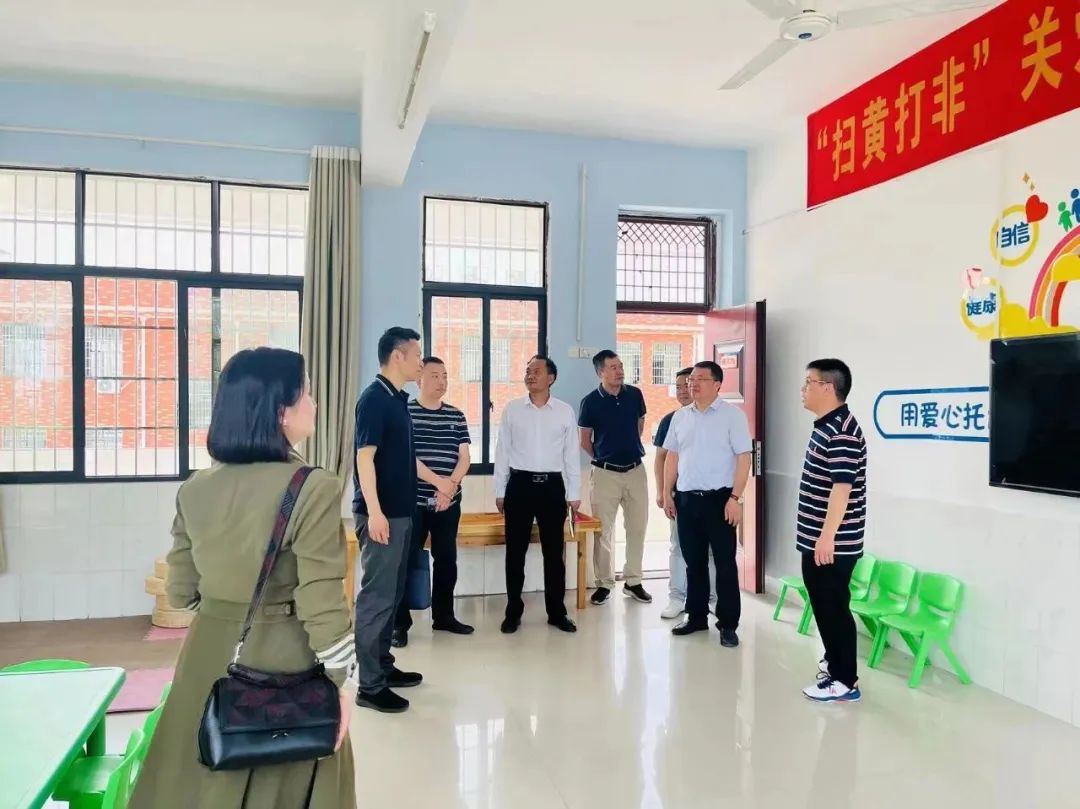 省委宣传部深入火车中心完小督导“扫黄打非”进基层省级示范标兵创建工作(图1)