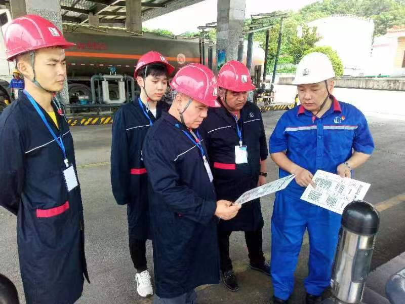 省应急厅交叉检查组对双清区危险化学品重大危险源企业开展交叉检查(图1)