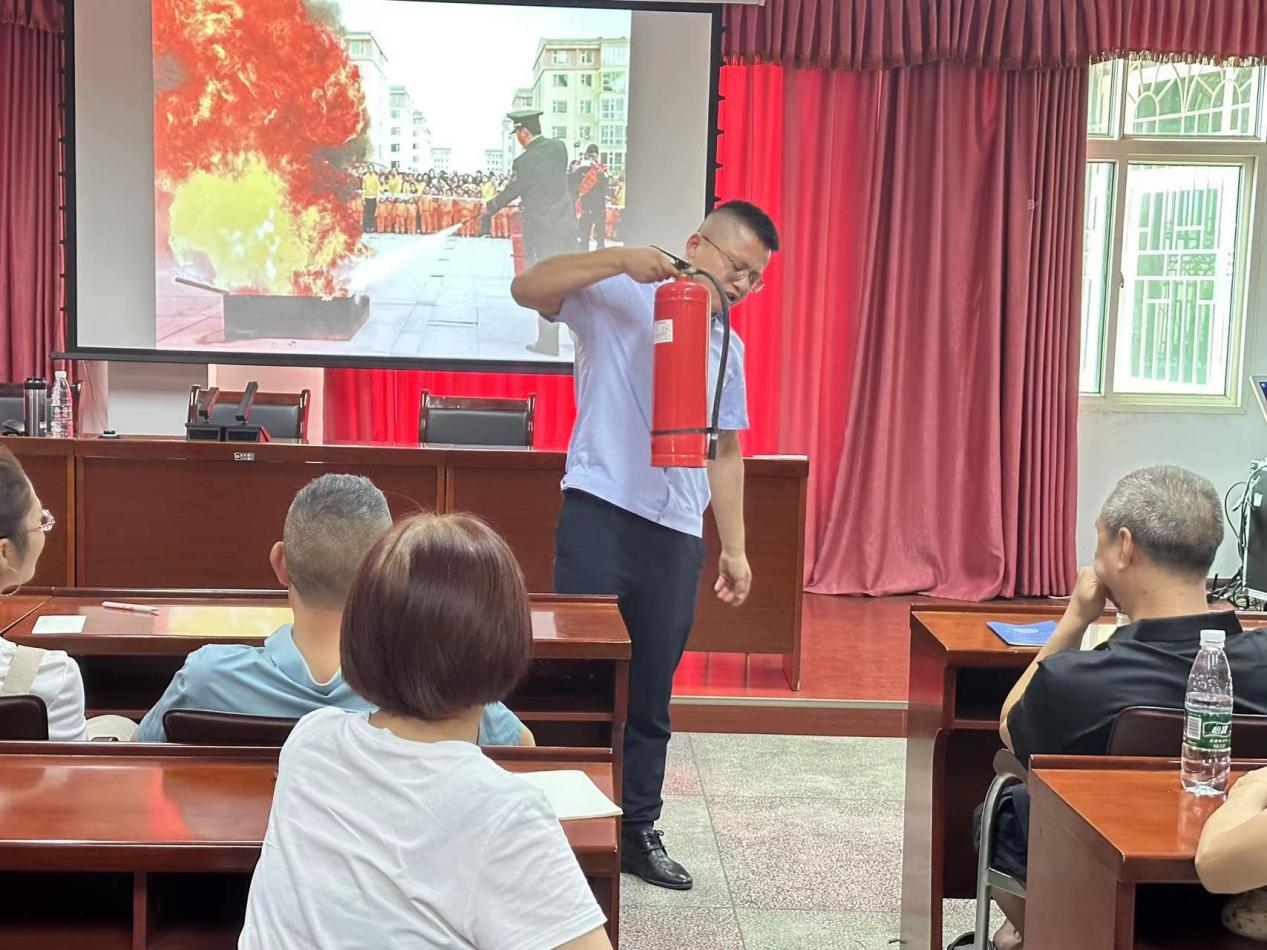 双清区组织养老机构开展“人人讲安全 个个会应急”消防安全业务培训(图1)